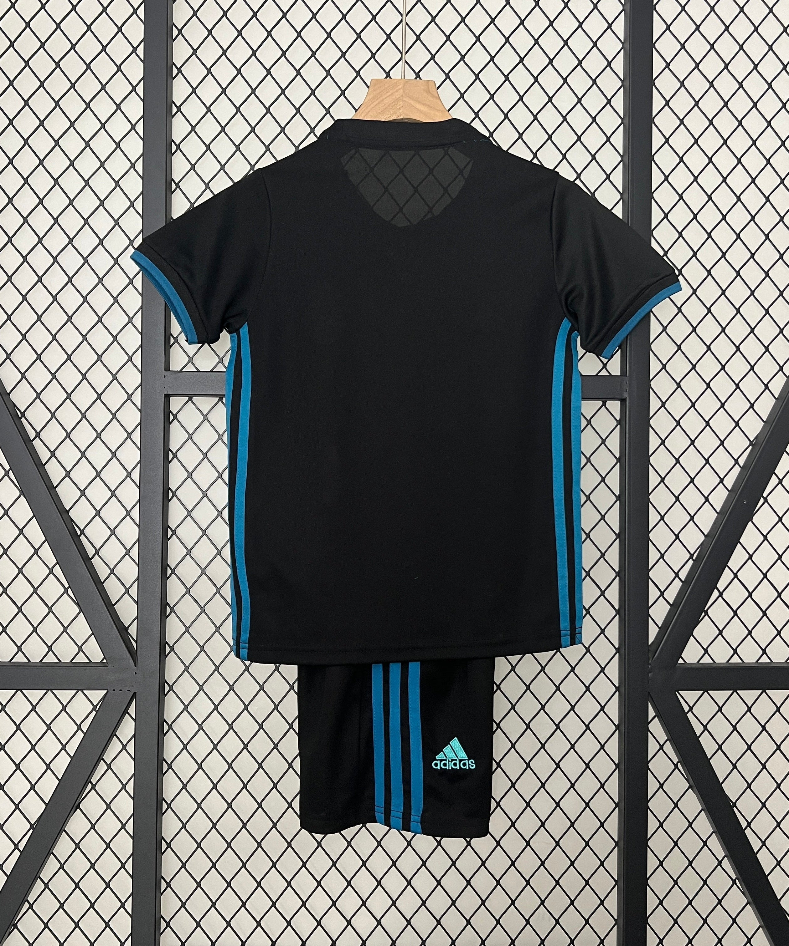 Real Madrid Retro 17/18 Away Jersey Kids