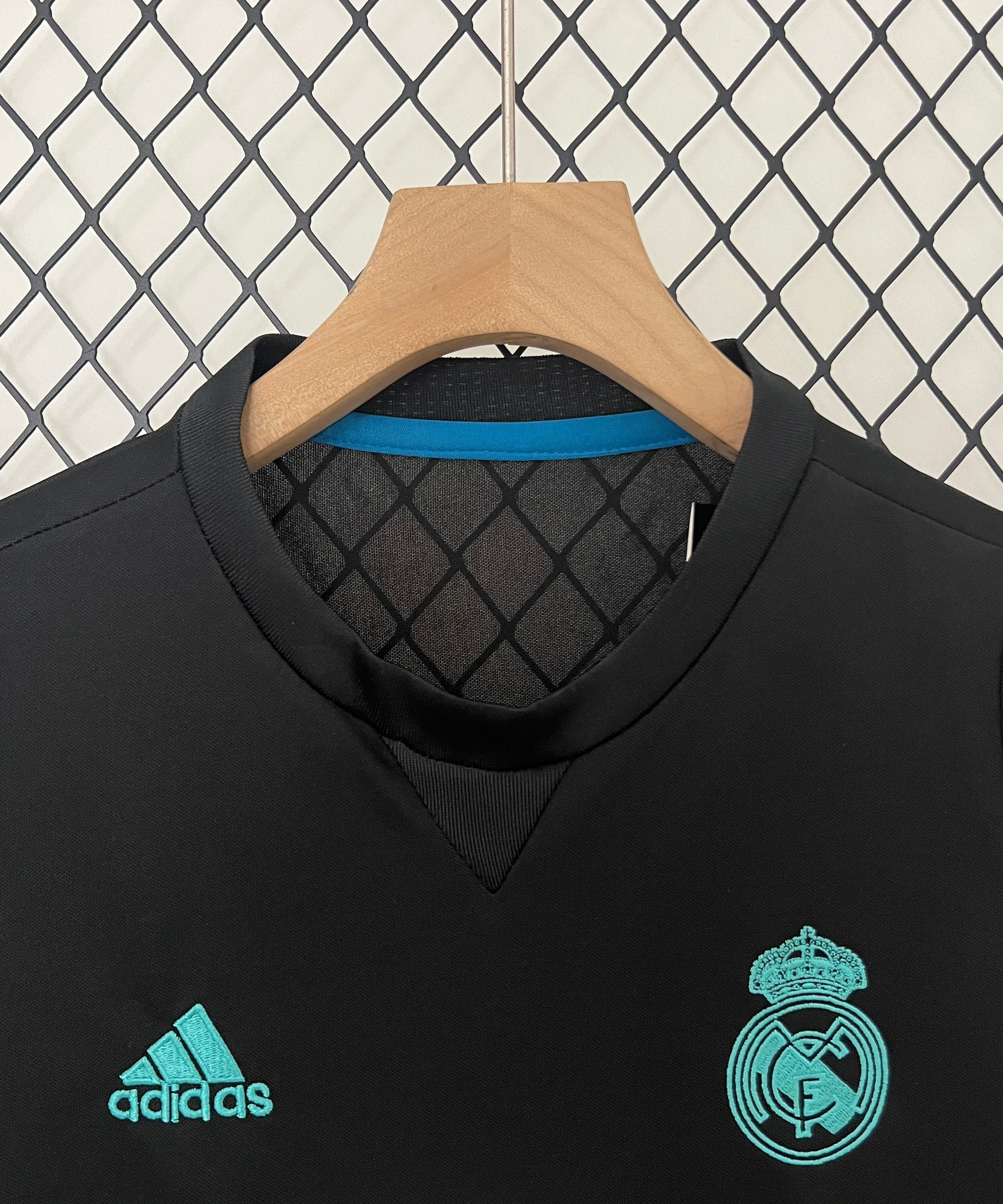 Real Madrid Retro 17/18 Away Jersey Kids