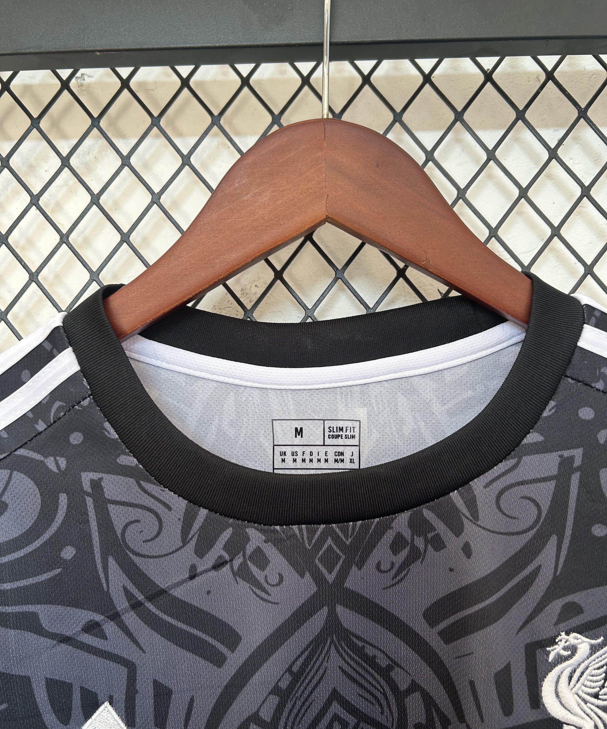 Liverpool "Venom Eclipse" Special Kit