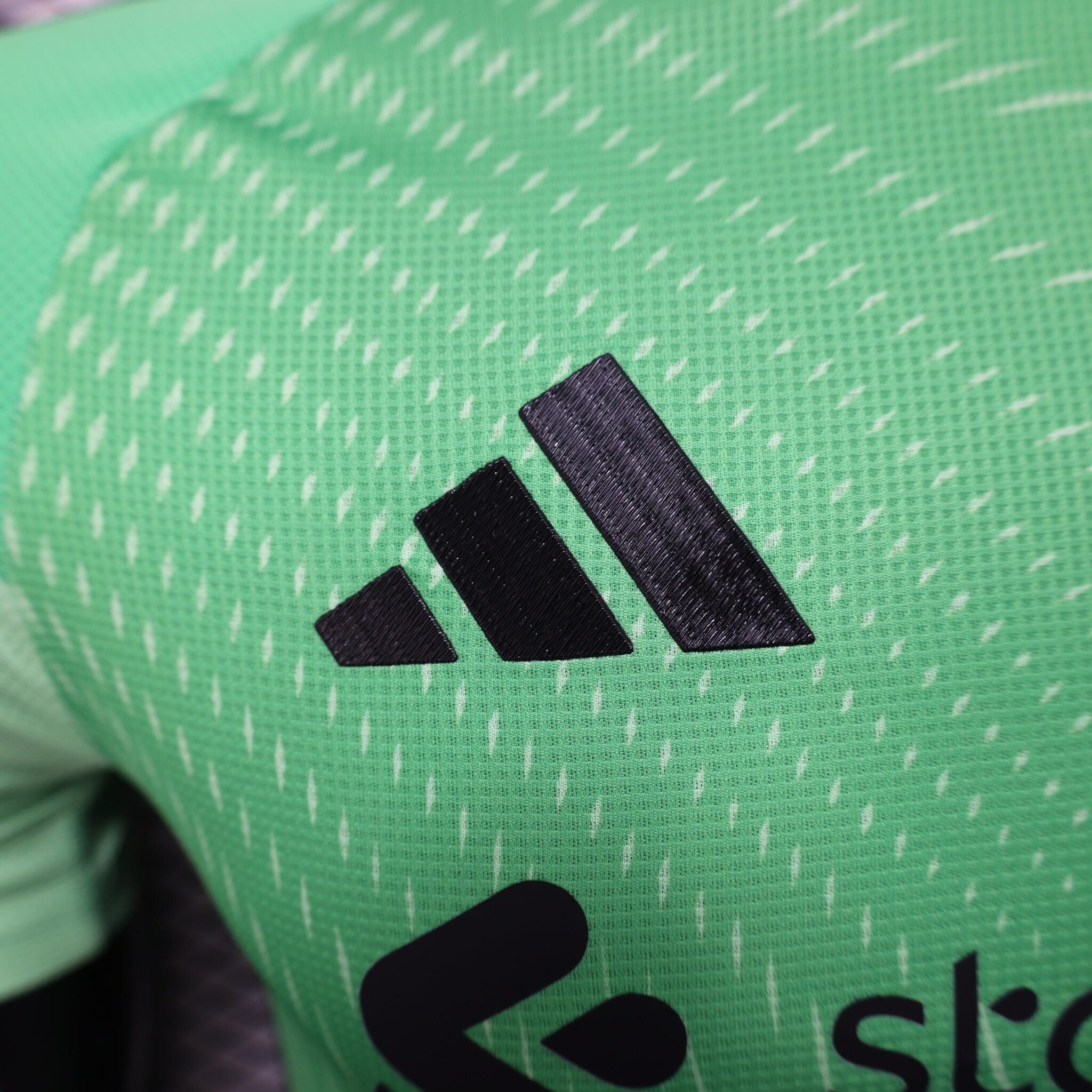 Liverpool 2025-2026 Goalkeeper Kit