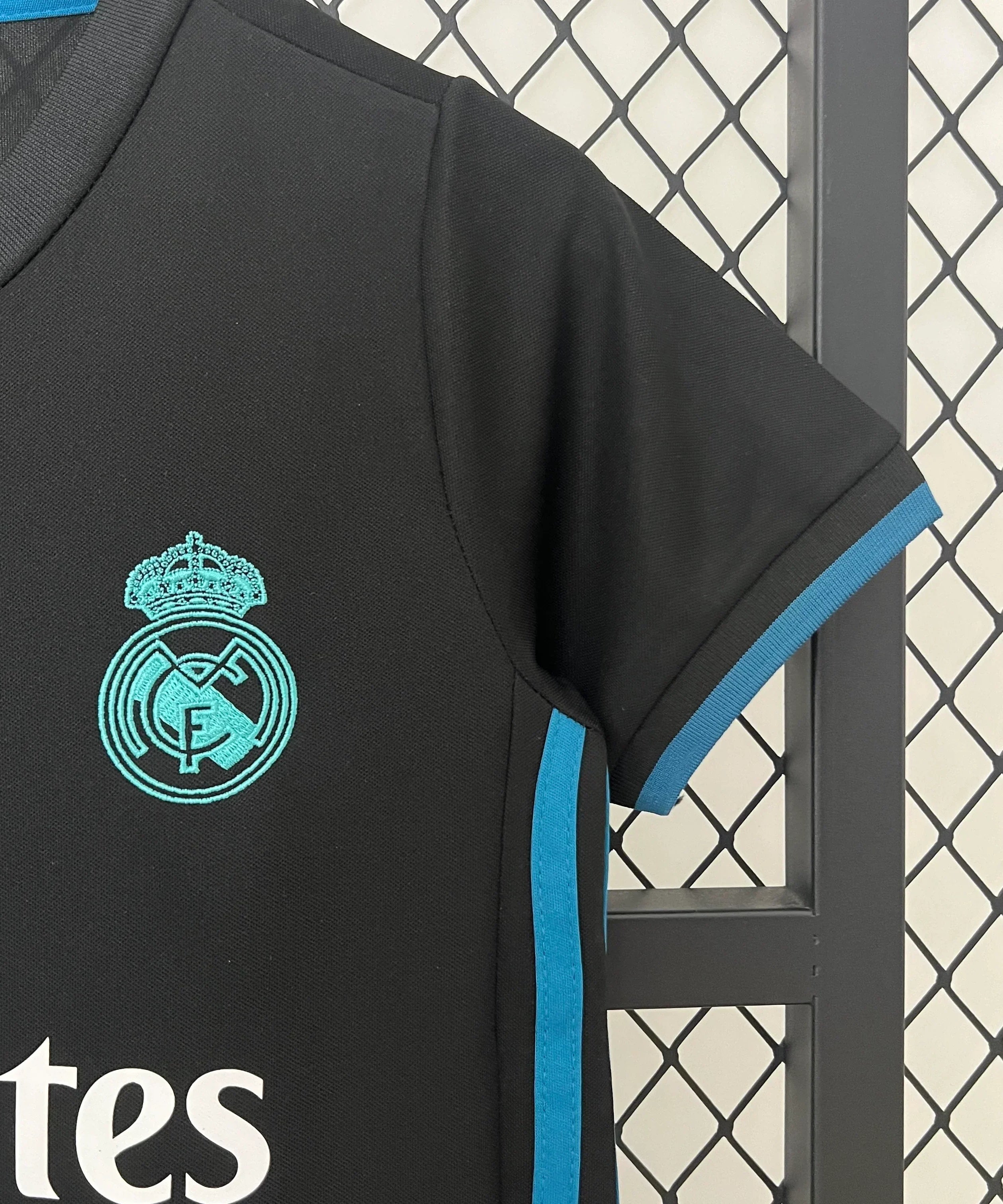 Real Madrid Retro 17/18 Away Jersey Kids