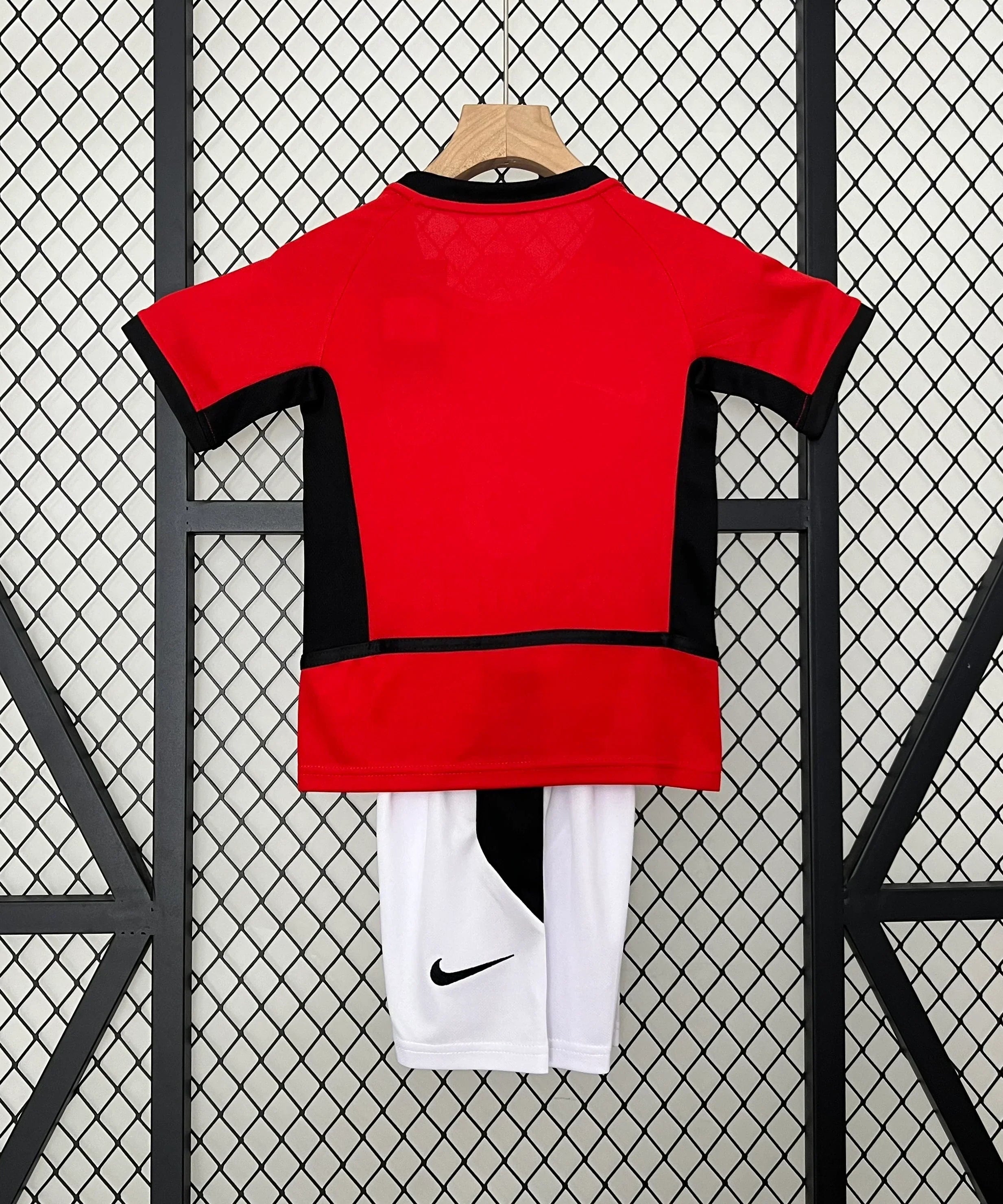 Manchester United Retro 02/04 Kids Home Jersey