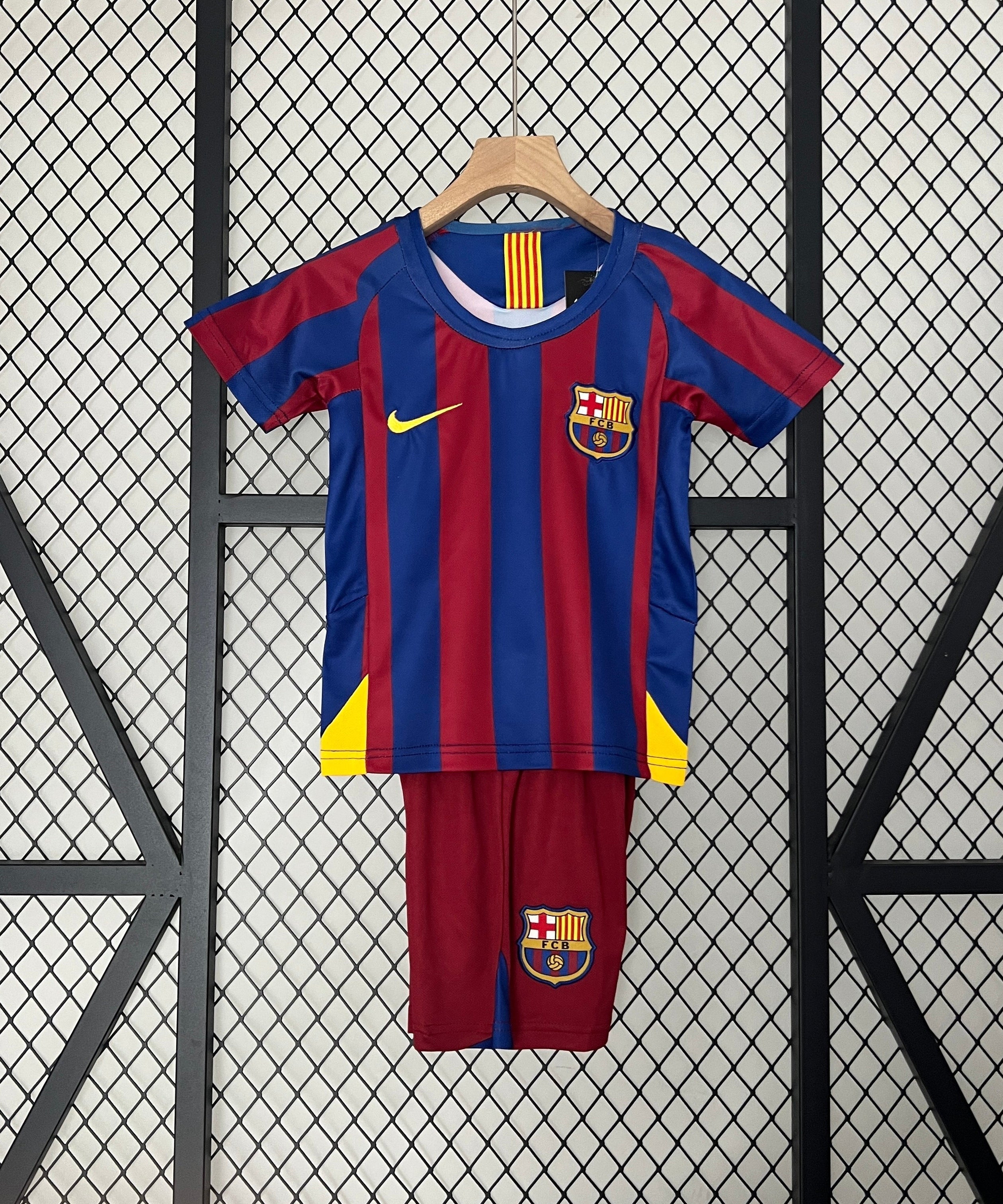 Barcelona 05/06 Home Jersey Kids