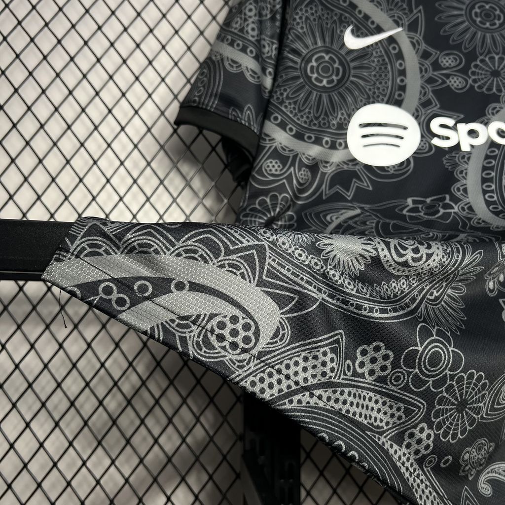 Barcelona "Black raw" Special Edition