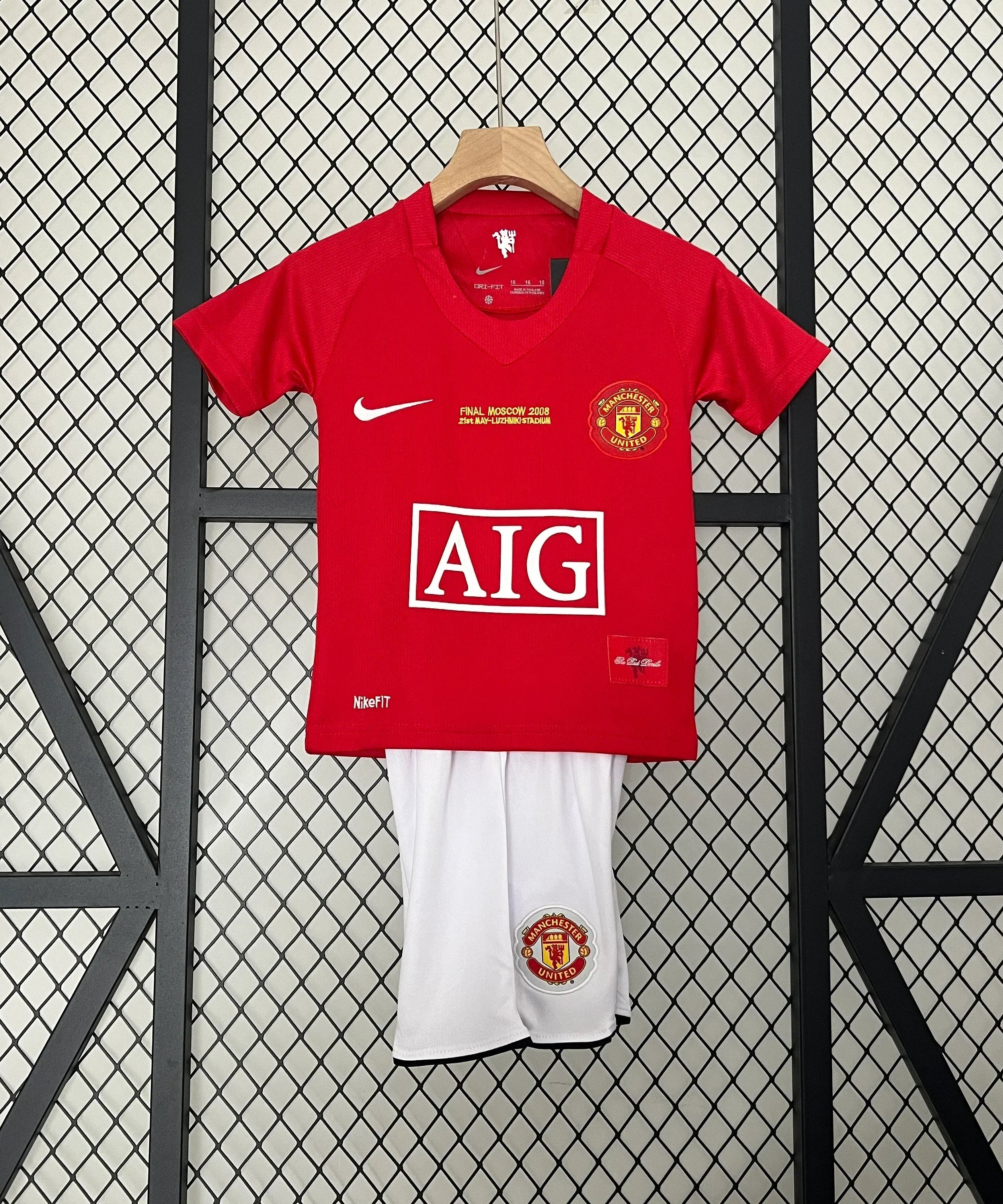 Manchester United Retro 06/07 Home Jersey Kids