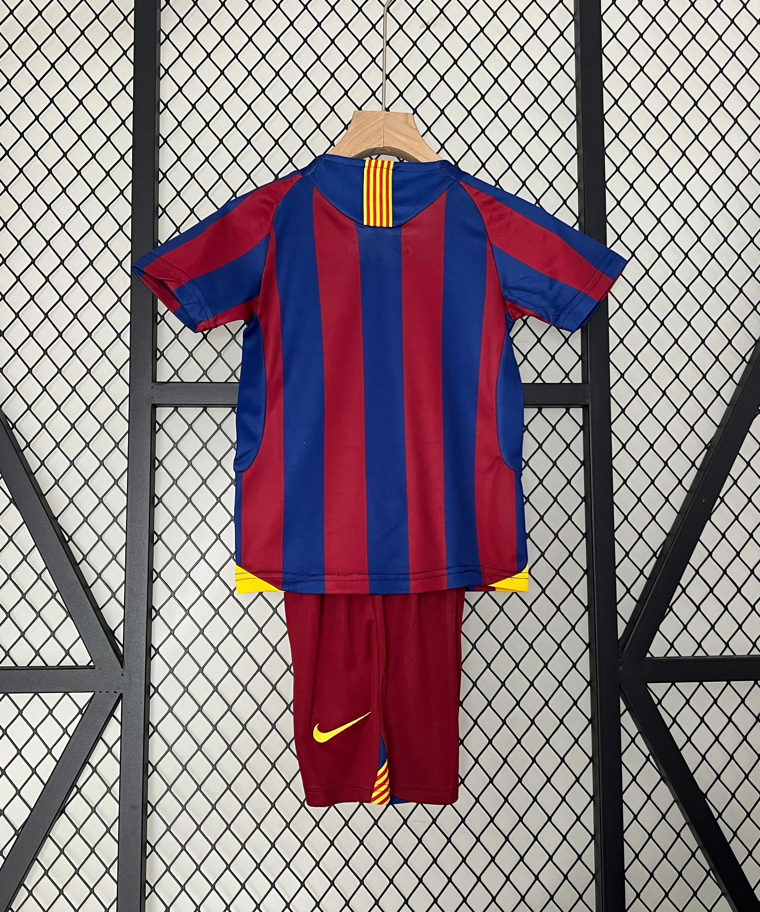Barcelona 05/06 Home Jersey Kids